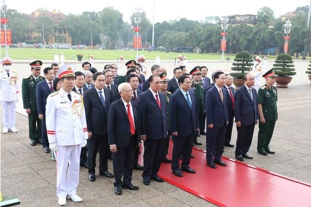 Lãnh đạo Đảng, Nhà nước vào Lăng viếng Chủ tịch Hồ Chí Minh, dâng hương tưởng niệm các Anh hùng liệt sỹ