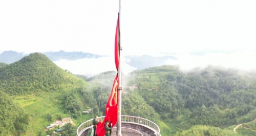 Lễ thượng cờ rủ Quốc tang Tổng bí thư Nguyễn Phú Trọng tại cột cờ Quốc gia Lũng Cú