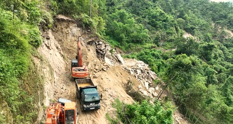 Vị Xuyên: Xã Phương Tiến khẩn trương khắc phục giao thông sau mưa, lũ