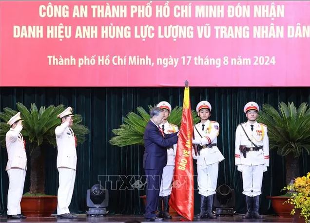 Tổng Bí thư, Chủ tịch nước trao tặng danh hiệu Anh hùng Lực lượng vũ trang cho Công an TP Hồ Chí Minh