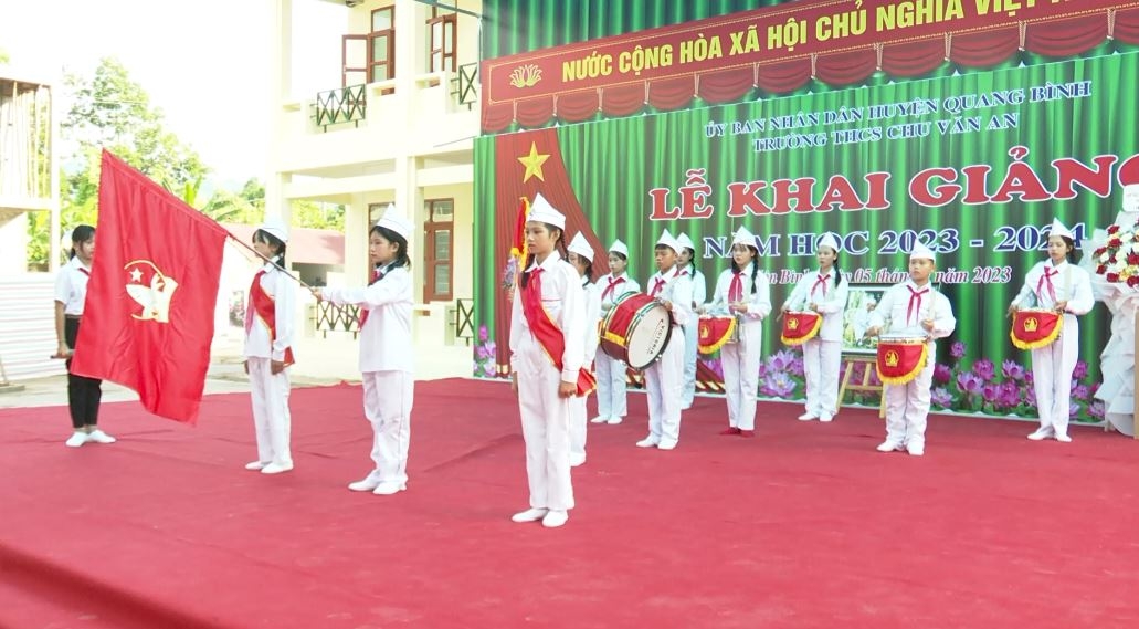 Rộn ràng không khí khai giảng năm học mới