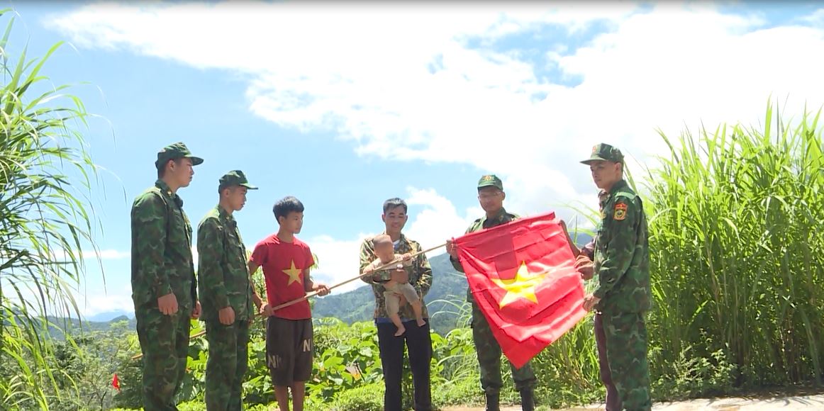 Thiêng liêng lá cờ tổ quốc nơi biên cương cực bắc