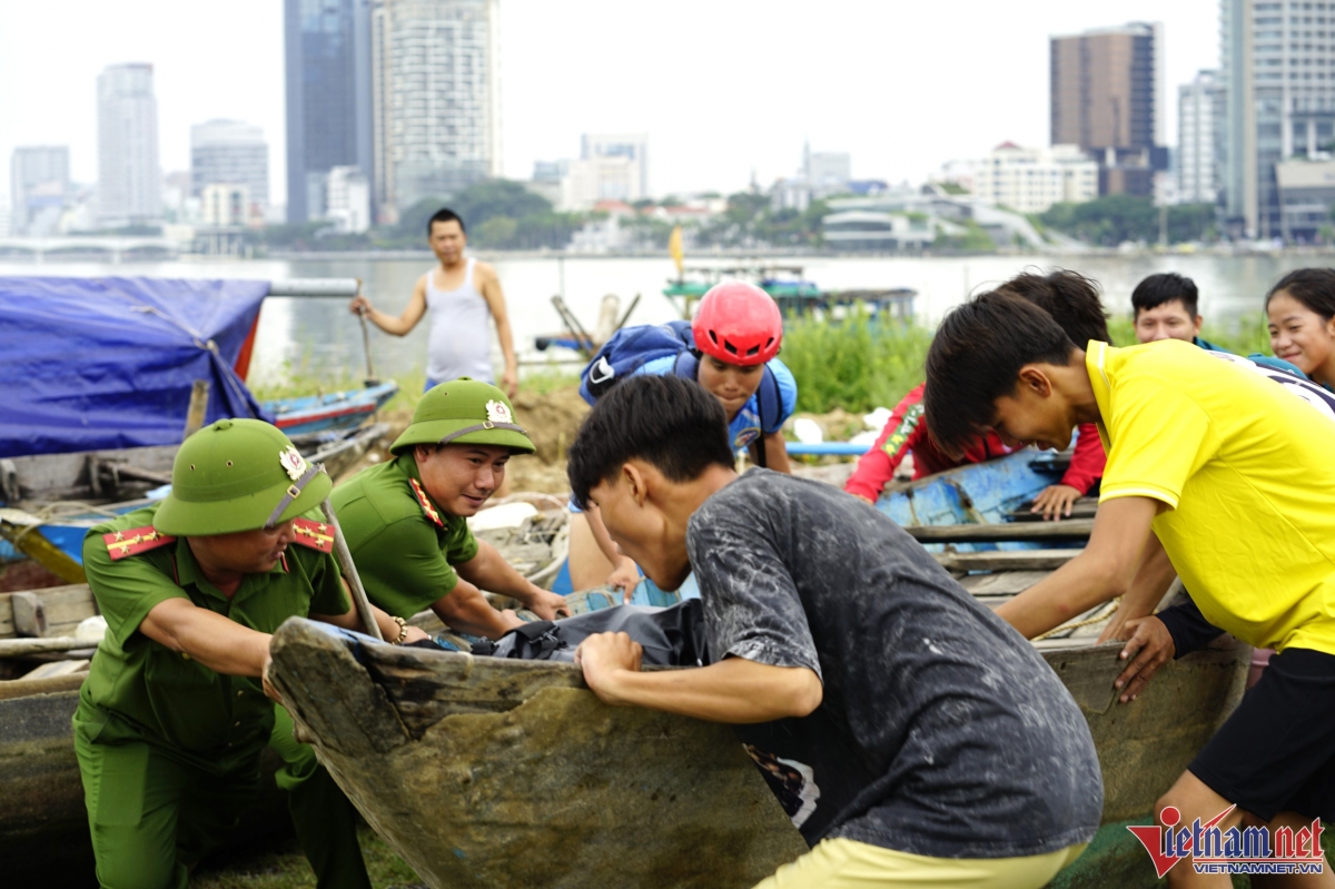 Cách các tỉnh miền Trung gồng mình chống bão, giảm tối đa thiệt hại