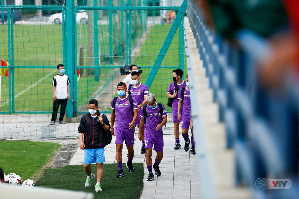 ĐT Việt Nam tập buổi đầu tiên chuẩn bị vòng loại World Cup 2022: Diện mạo mới từ những bộ trang phục