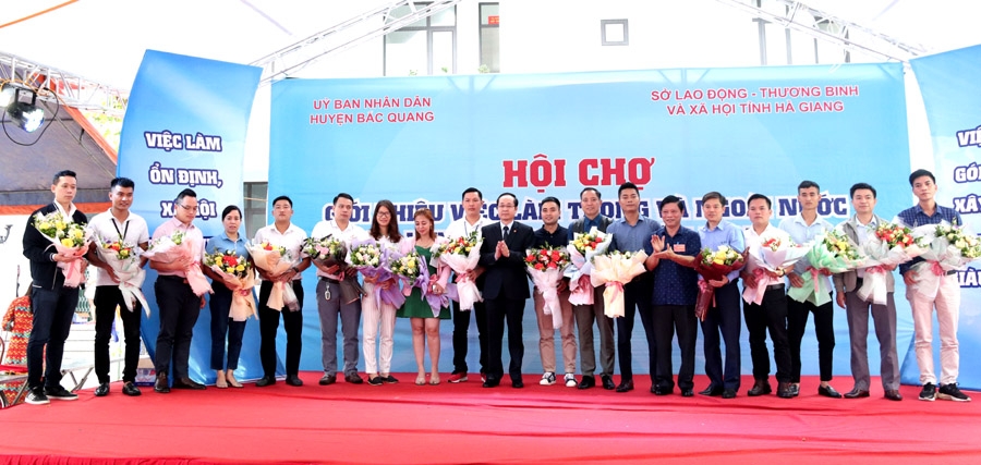 Bắc Quang tổ chức Hội chợ giới thiệu việc làm trong và ngoài nước