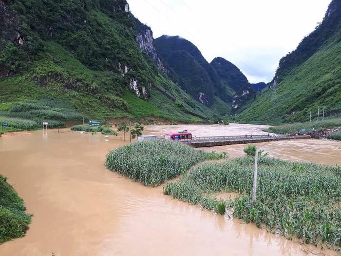 Chủ động ứng phó với mưa lớn, lốc, sét, mưa đá và nguy cơ xảy ra lũ quét, sạt lở đất