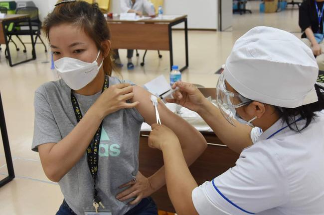 Việt Nam đã tiêm gần 2,5 triệu mũi vaccine COVID-19