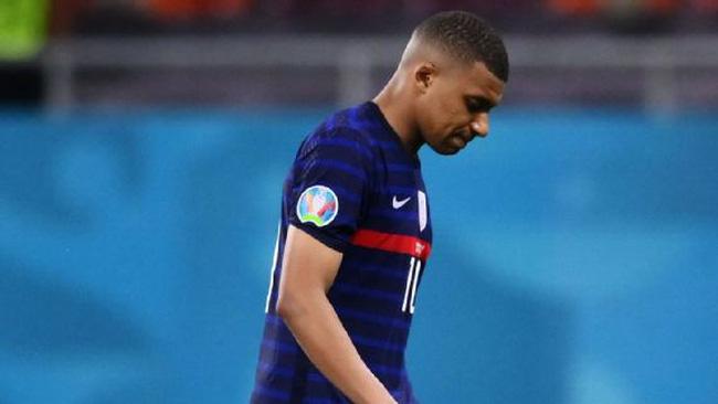 ĐT Pháp bị loại cay đắng, HLV Deschamps đau đớn, Mbappe nói lời xin lỗi