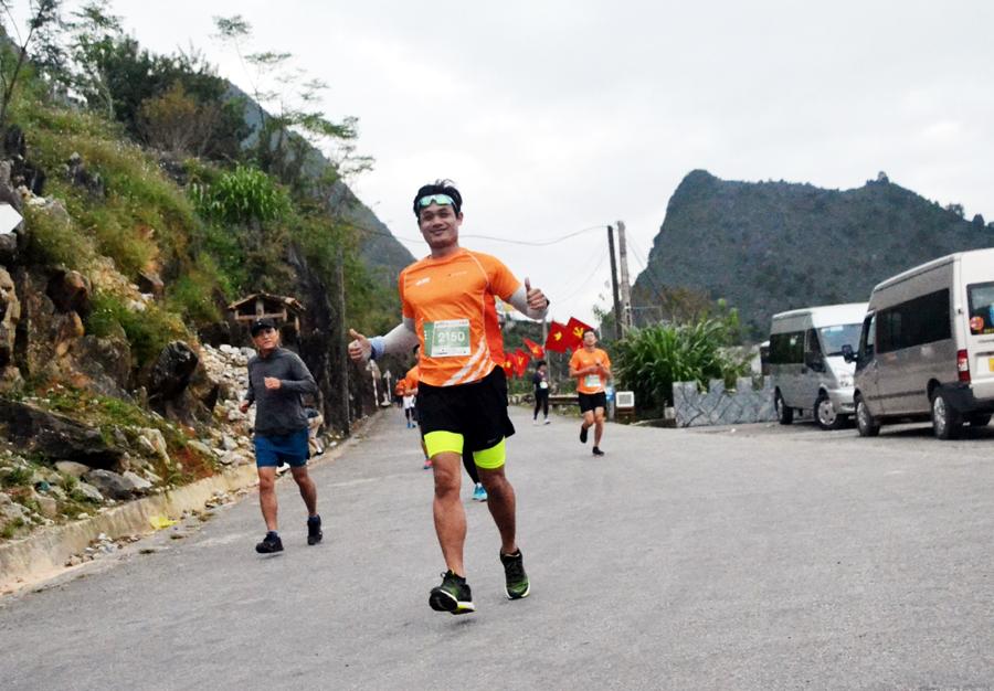 Tổ chức Giải Marathon quốc tế "Chạy trên cung đường Hạnh phúc" năm 2021