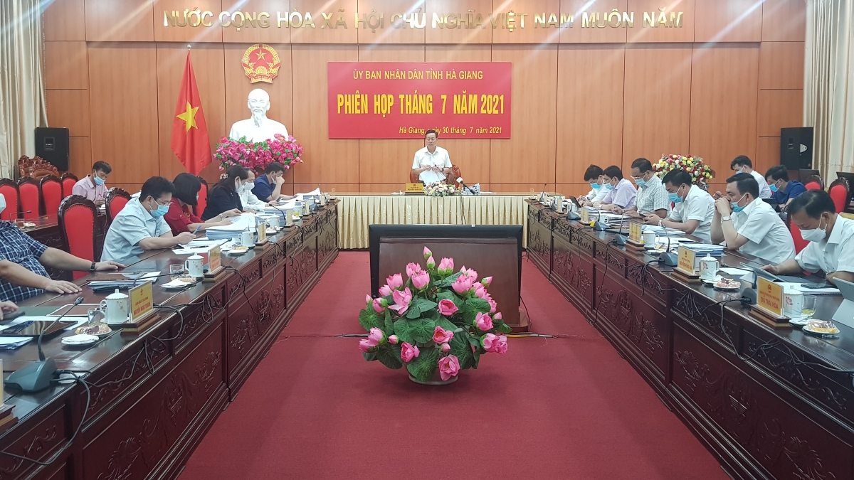 UBND tỉnh họp phiên tháng 7