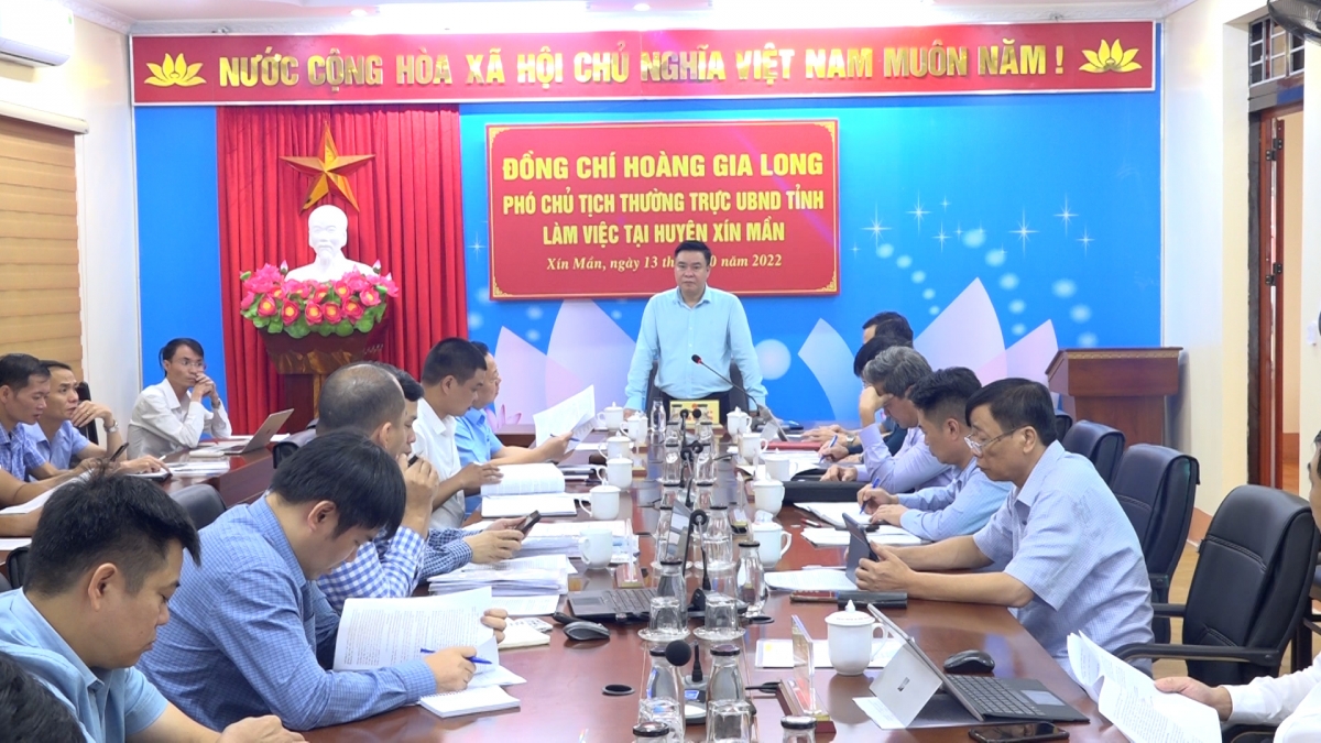 Phó Chủ tịch TT UBND tỉnh Hoàng Gia Long làm việc tại huyện Xín Mần
